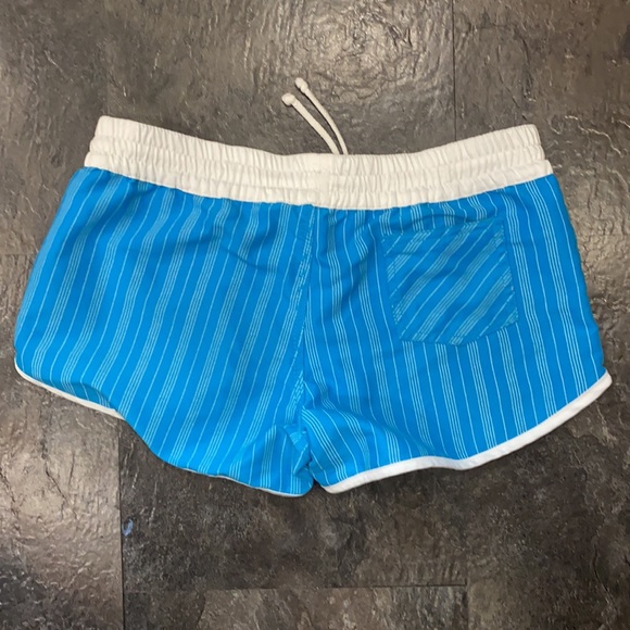 Women’s beach shorts - Picture 2 of 2